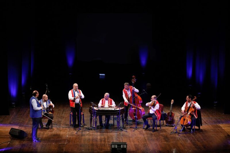 Alla Casa delle Culture, Notte Ztigana con l'orchestra di Budapest