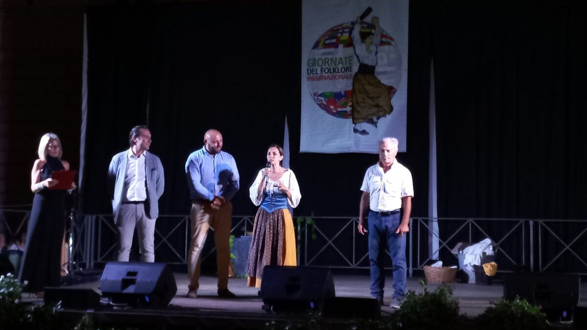 Tiziana Mammucari, il sindaco Ascanio Cascella, l'assessore Paolo Felci, Sabina Ponzo e Emilio Galuppo
