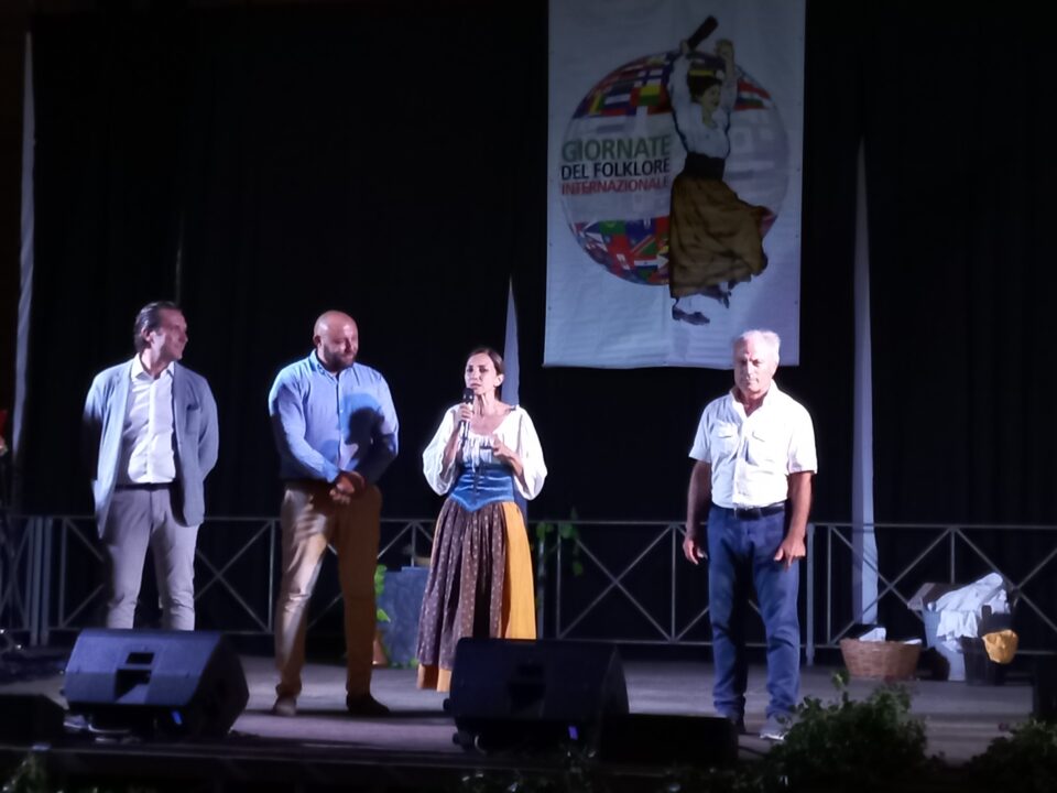 Tiziana Mammucari, il sindaco Ascanio Cascella, l'assessore Paolo Felci, Sabina Ponzo e Emilio Galuppo