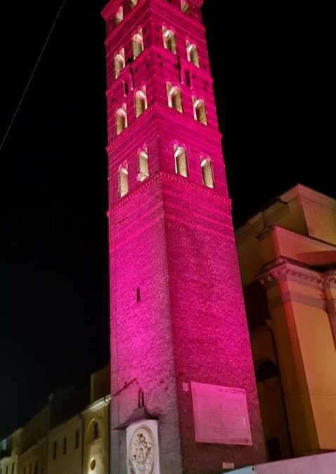 La Torre del Trivio illuminata per Ottobre Rosa