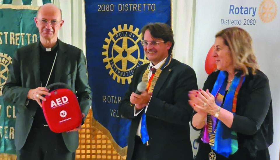Il Rotary Club ha donato un defibrillatore a Velletri