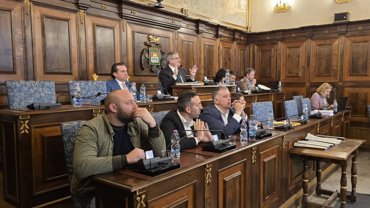 Velletri, il Consiglio Comunale approva l'affidamento dei servizi in House Providing alla Velletri Servizi