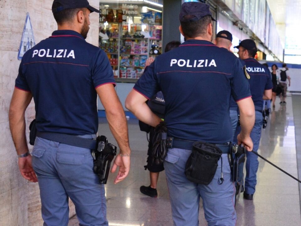 Controlli della Polizia di Stato nelle stazioni ferroviarie di Roma e provincia.