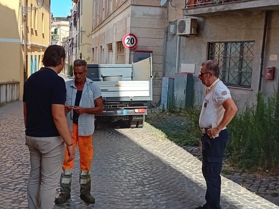 Velletri, rimosso parcheggio abusivo la Polizia Locale ripristina la normale viabilità.