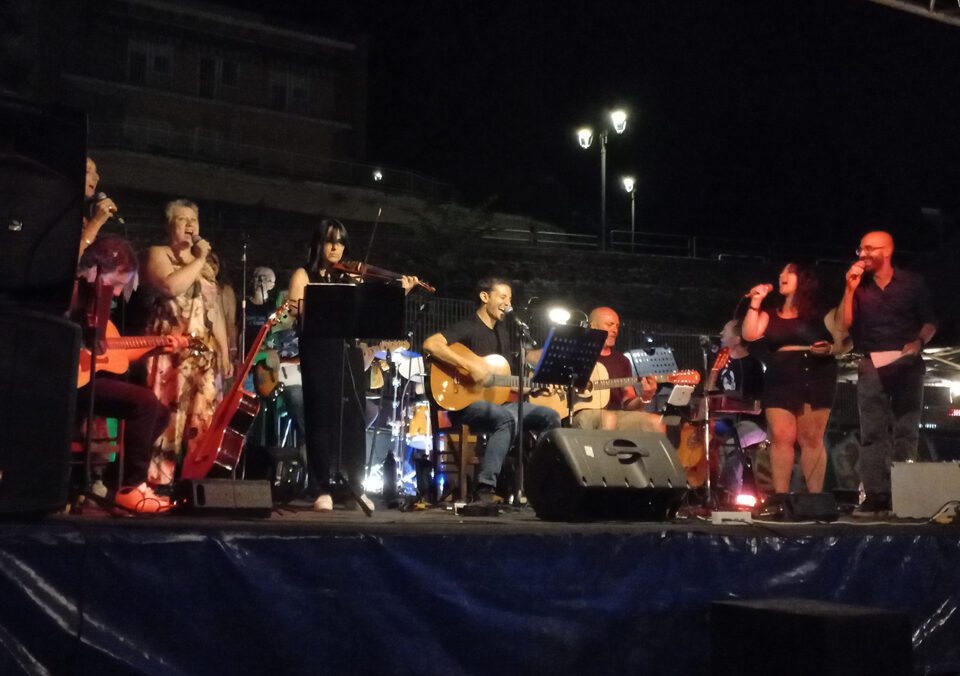 Grande musica e molta partecipazione alla serata dedicata al musicista Gianluca Simonelli