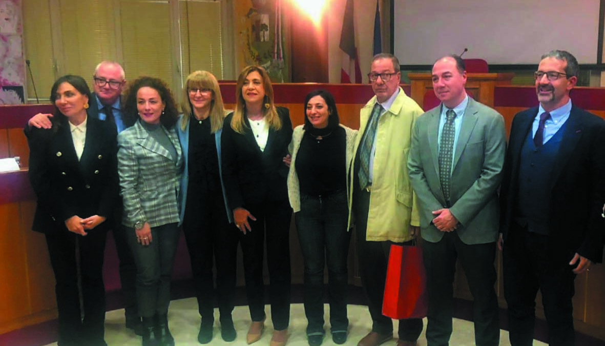 Lariano contro la violenza sulle donne, flash mob in piazza