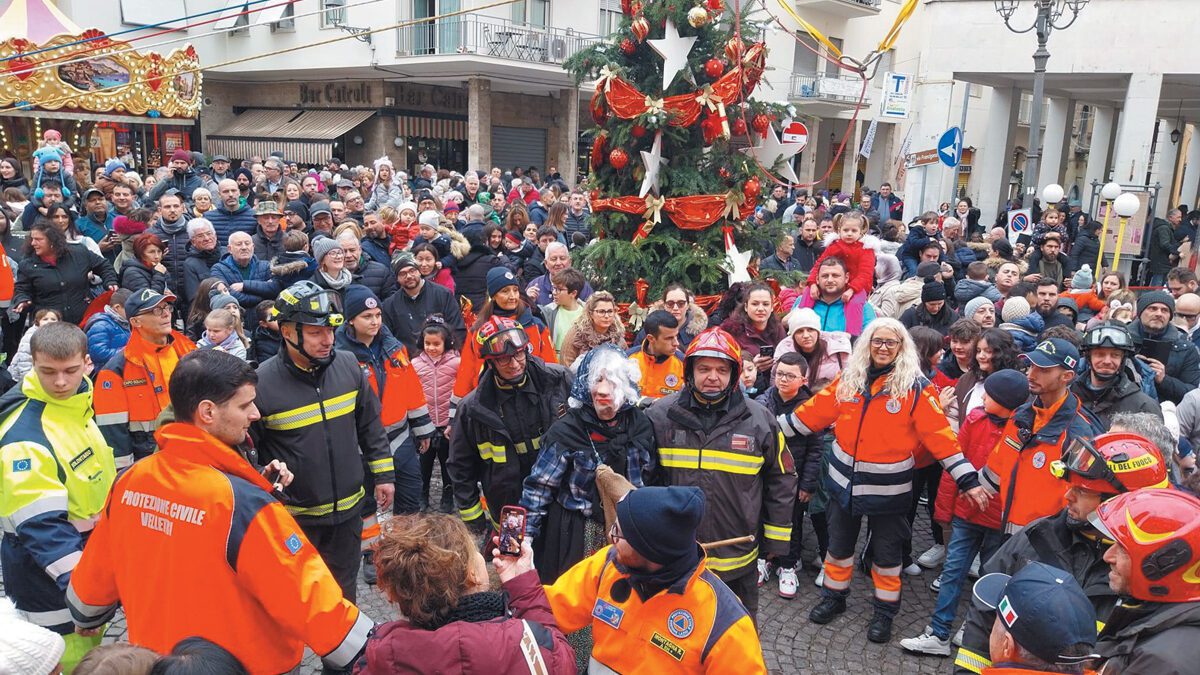 Velletri, Canto della Pasquella e Discesa della Befana