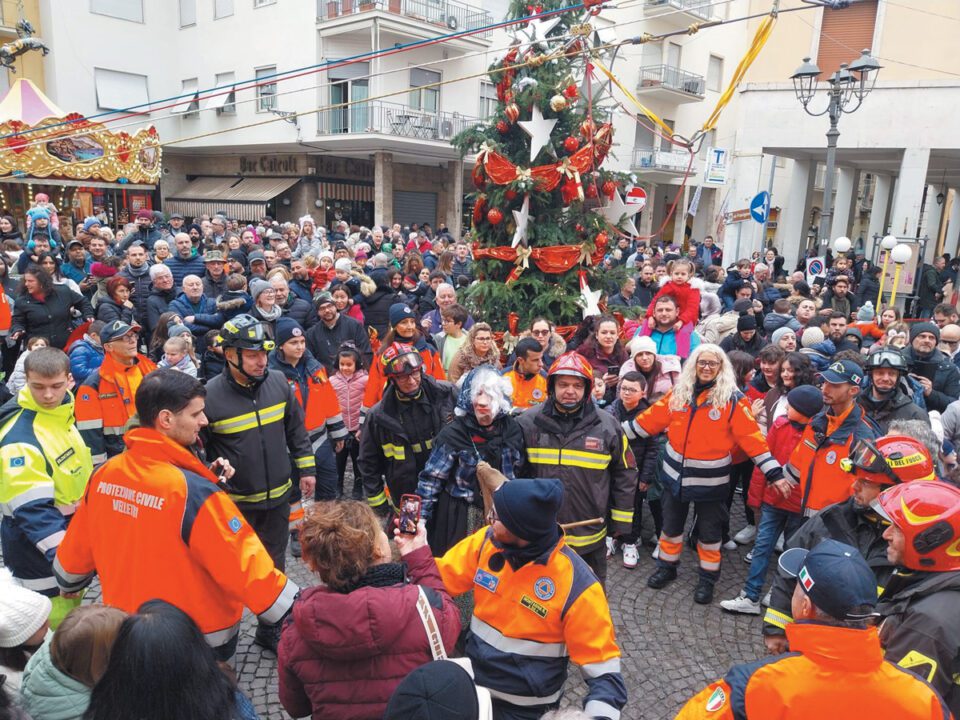 Velletri, Canto della Pasquella e Discesa della Befana