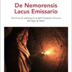 Sagra delle Fragole a Nemi: incontro con Mario Tozzi e Rosaria Moscatelli e presentazione dl libro “De Nemorensis Lacus Emissario” Nel corso del pomeriggio, il Sindaco di Nemi, Alberto Bertucci, consegnerà a Mario Tozzi una copia del volume “De Nemorensis Lacus Emissario”, realizzato da Giuseppe Pulitani e Marco Placidi con il contributo dell’Associazione Sotterranei di Roma. Il libro, che sarà presentato ufficialmente durante l’incontro, rappresenta un importante strumento di valorizzazione storica e scientifica dell’antico emissario del Lago di Nemi. L'iniziativa si inserisce nel più ampio progetto di promozione del patrimonio culturale e ambientale di Nemi, rafforzando il legame tra passato e presente attraverso il coinvolgimento di figure autorevoli del mondo scientifico e culturale. Dichiarazione del Sindaco di Nemi, Alberto Bertucci: “È con grande orgoglio e partecipazione che accolgo la pubblicazione del volume De Nemorensis Lacus Emissario, un'opera di altissimo valore scientifico e culturale che illumina una delle più straordinarie imprese di ingegneria idraulica dell’antichità: l’emissario arcaico del Lago di Nemi. Questo studio, frutto di anni di dedizione e ricerca da parte di esperti e appassionati, restituisce voce e dignità a una memoria che affonda le sue radici nella storia più antica del nostro territorio. Il Lago di Nemi e il suo emissario non rappresentano soltanto una meraviglia tecnica, ma anche un simbolo dell’ingegno umano capace di dialogare con la natura. Quella galleria scavata con mezzi rudimentali ma con straordinaria precisione, oggi come allora, testimonia l'importanza di una gestione intelligente e lungimirante delle risorse idriche. È anche una storia di fatica, di uomini senza nome – i fossores – che hanno contribuito con il loro lavoro e la loro vita a costruire un futuro possibile. L’Amministrazione Comunale di Nemi ha creduto e investito convintamente nella valorizzazione di questo patrimonio, promuovendo attività di recupero, studi multidisciplinari e percorsi di divulgazione che avvicinano cittadini e visitatori a questo straordinario capitolo della nostra identità. L’emissario non è solo un’opera del passato: è una risorsa viva, una traccia concreta del nostro essere comunità consapevole delle proprie radici. Il nostro impegno è e continuerà a essere quello di rendere accessibile, comprensibile e fruibile questo straordinario patrimonio, affinché diventi un volano di crescita culturale, educativa e turistica. In questa direzione si muove ogni nostro passo: nello sviluppo sostenibile, nella tutela dell’ambiente, nella promozione del territorio. Questo volume, curato con rigore e passione, rappresenta un tassello prezioso di questa visione. A nome dell’intera cittadinanza, esprimo un sentito ringraziamento agli autori, all’Associazione Sotterranei di Roma, e a tutti coloro che hanno reso possibile la realizzazione di questa pubblicazione. Che questo libro sia un ponte tra passato e futuro, un invito a scoprire e custodire le meraviglie che Nemi ha il privilegio di conservare.” L’evento si concluderà con un momento di dialogo con il pubblico e una visita guidata simbolica alle bellezze del territorio, nell’ambito delle iniziative previste durante la Sagra delle Fragole, appuntamento tradizionale e identitario per la comunità nemese. Per informazioni: Comune di Nemi – Ufficio Cultura Email: cultura@comune.nemi.rm.it Tel: 06.9366.001